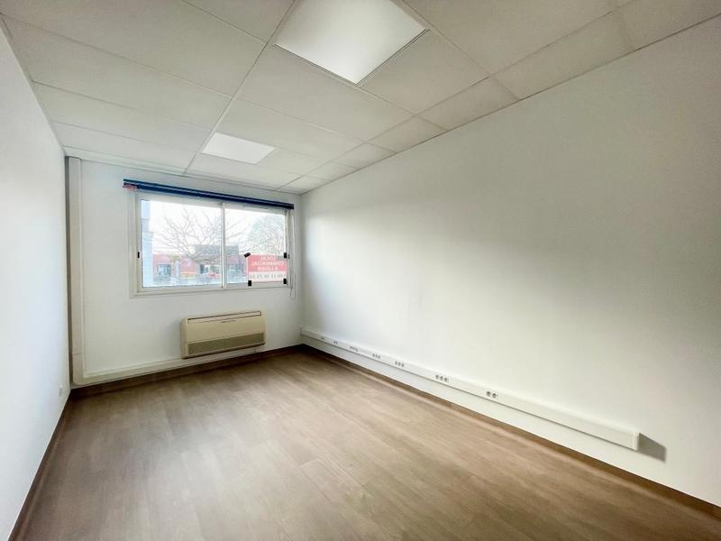 Bureau - 303 m²