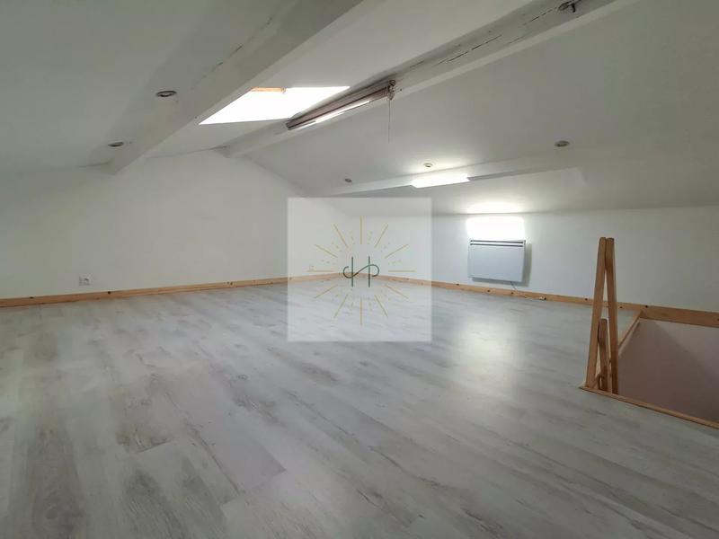 Appartement - 96 m² - 8 pièces