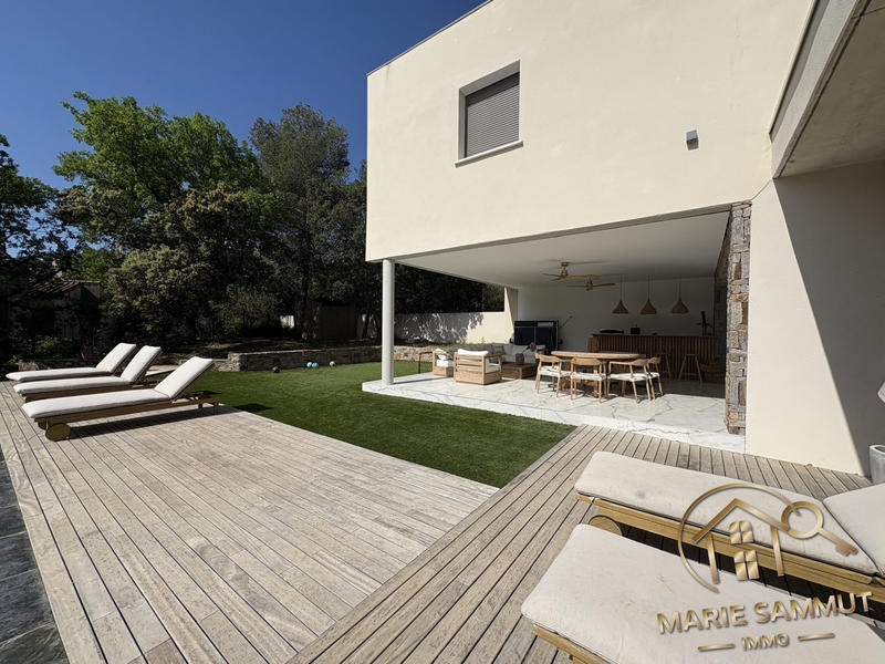 Maison contemporaine - 304 m² - 6 pièces