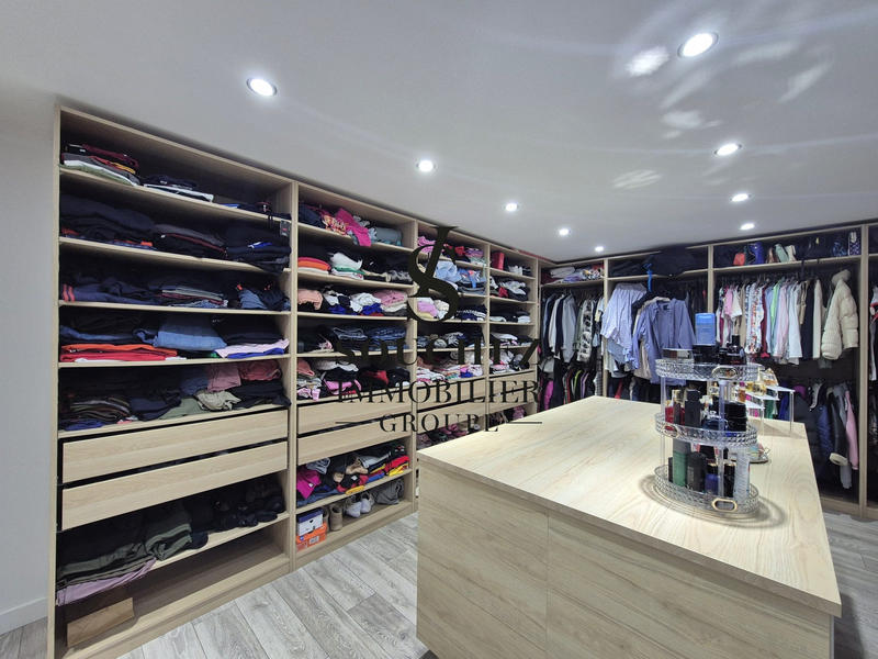 Maison contemporaine - 515 m² - 13 pièces