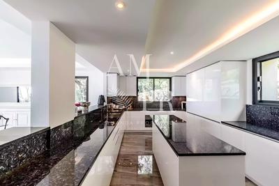 Villa - 370 m² - 8 pièces