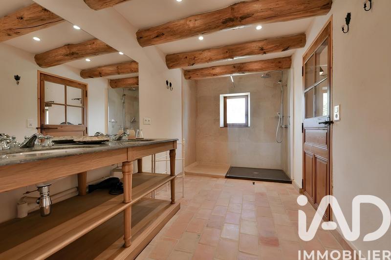 Maison - 910 m² - 20 pièces