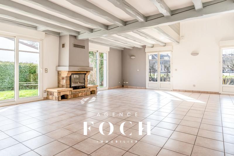 Maison - 259 m² - 7 pièces