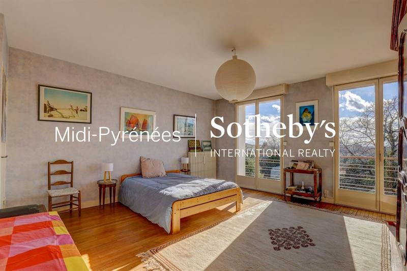 Maison - 325 m² - 6 pièces