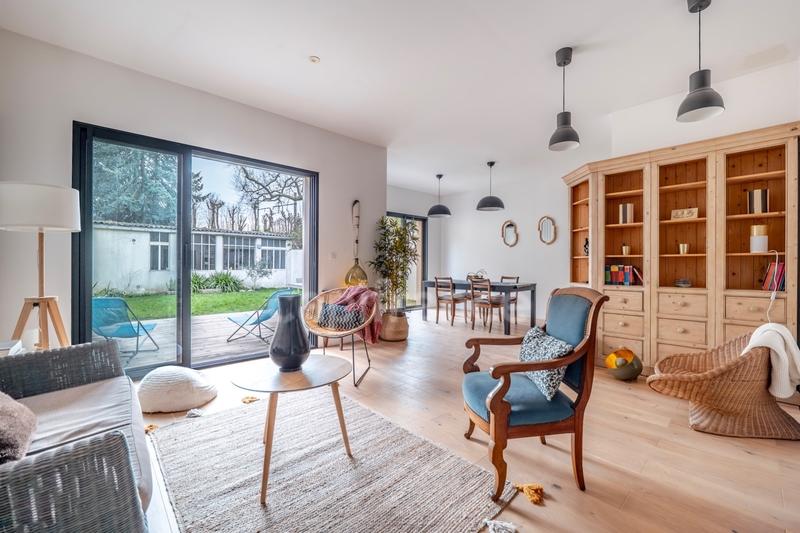 Maison - 210 m² - 9 pièces