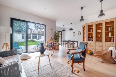 Maison - 210 m² - 9 pièces