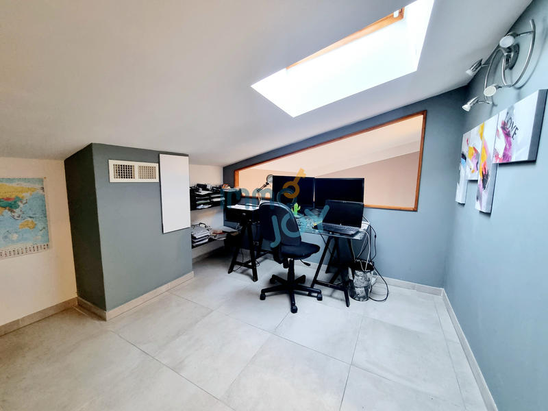 Maison - 257 m² - 10 pièces