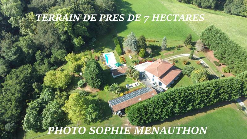 Propriété - 223 m² - 10 pièces