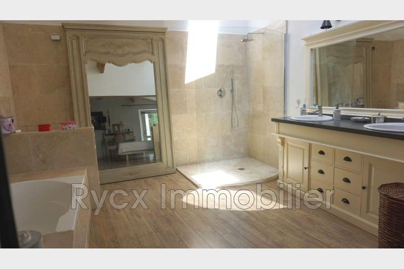 Maison - 285 m² - 9 pièces