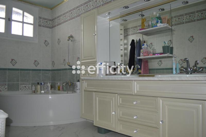 Demeure - 350 m² - 11 pièces