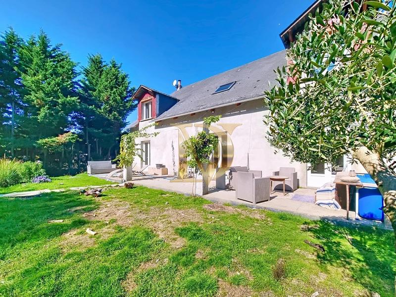 Maison - 245 m² - 9 pièces