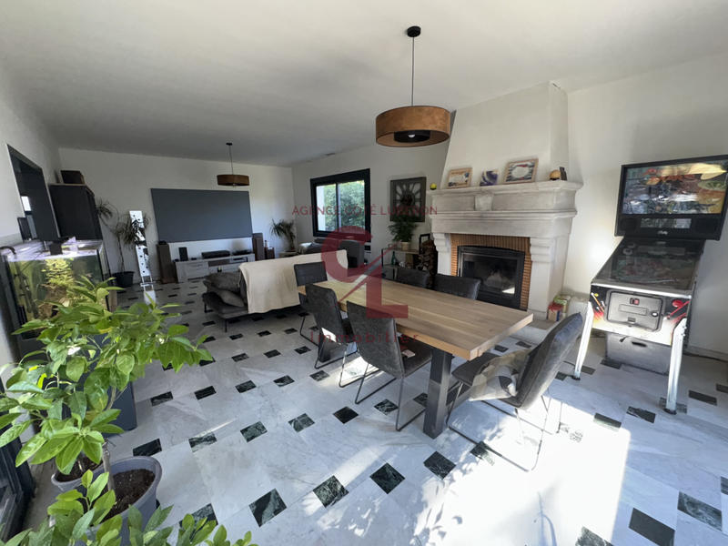 Maison - 328 m² - 9 pièces