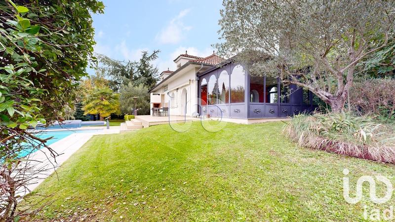 Maison - 280 m² - 8 pièces