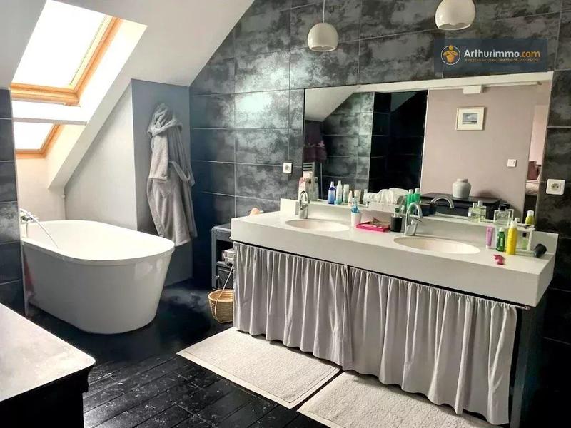 Maison - 181 m² - 7 pièces