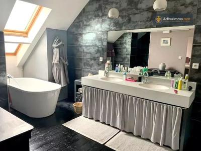 Maison - 181 m² - 7 pièces