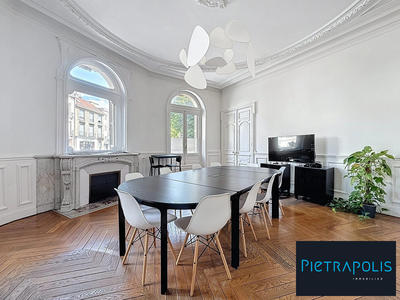 Appartement - 204 m² - 7 pièces