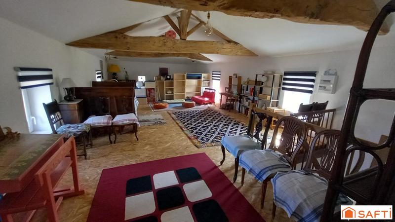 Maison - 220 m² - 6 pièces