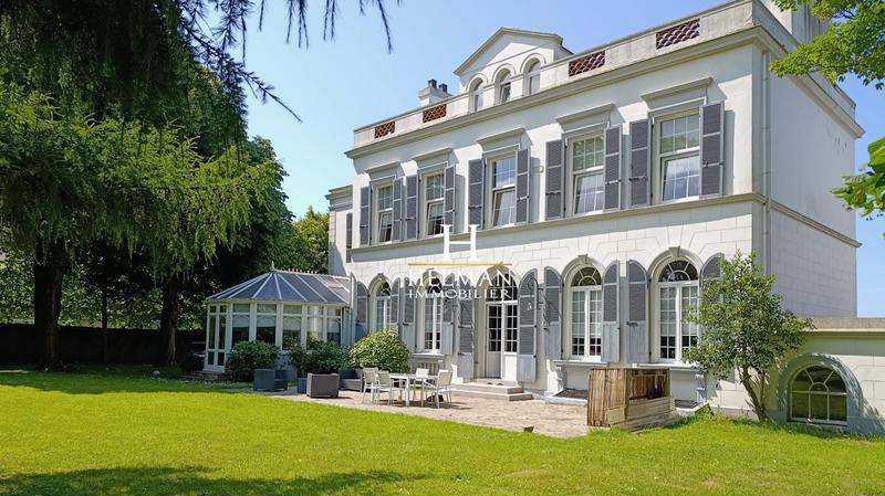 Maison - 316 m² - 12 pièces