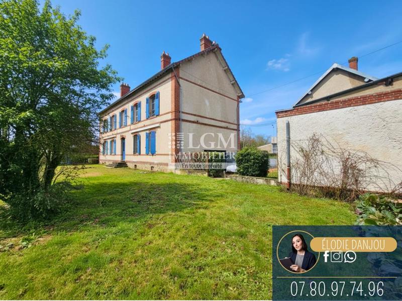 Propriété - 285 m² - 9 pièces
