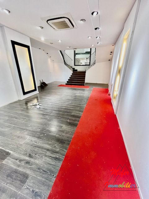 Local commercial - 130 m²