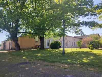 Maison - 552 m² - 16 pièces