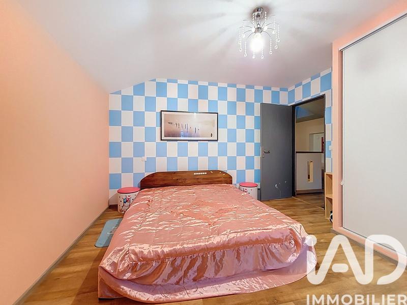 Maison - 217 m² - 8 pièces