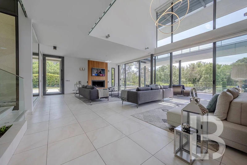 Maison - 480 m² - 8 pièces