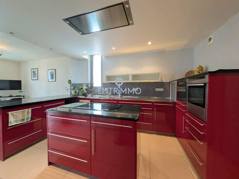 Appartement - 200 m² - 6 pièces