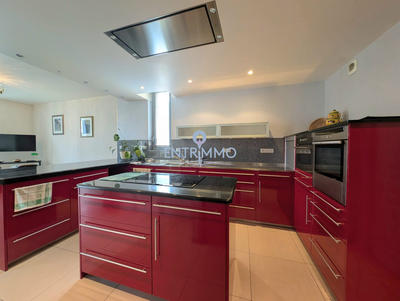 Appartement - 200 m² - 6 pièces