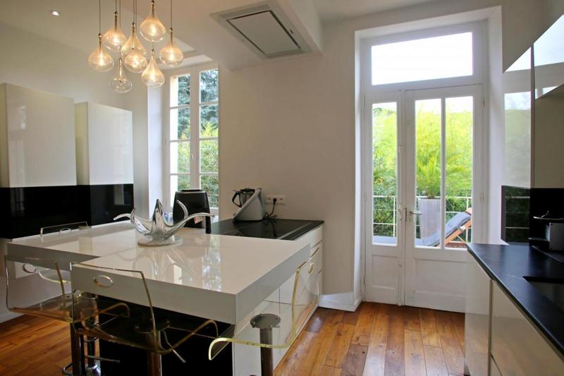 Maison de maîtres - 331 m² - 9 pièces