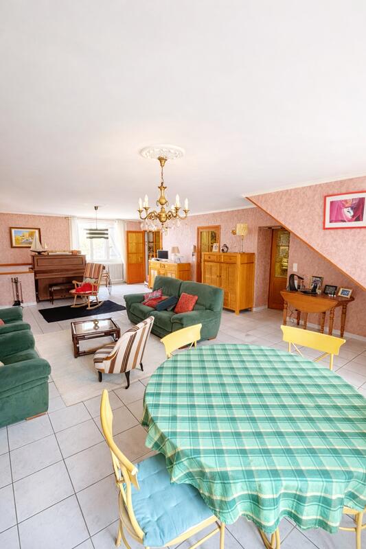Maison - 260 m² - 7 pièces