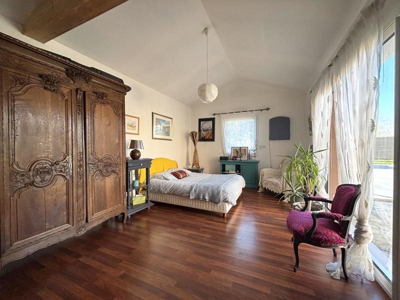 Maison - 181 m² - 7 pièces