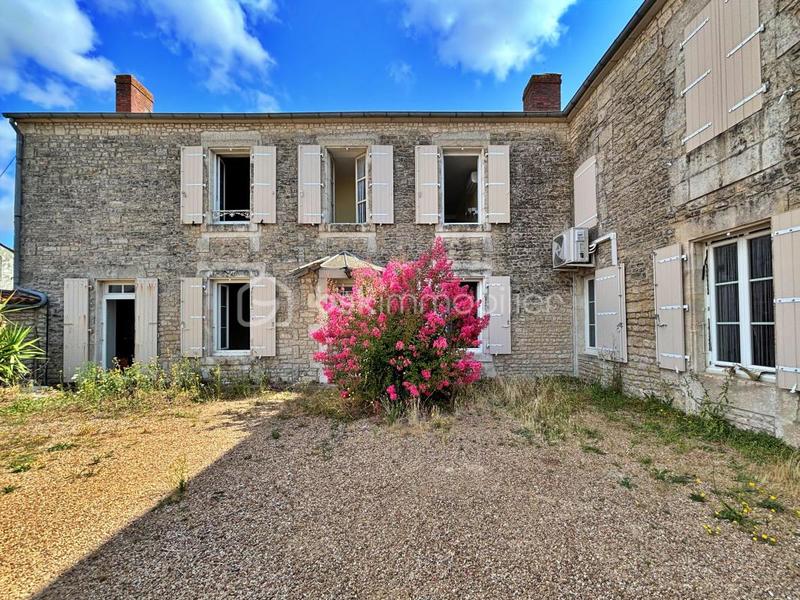Maison - 233 m² - 8 pièces