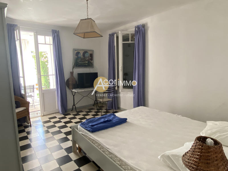 Maison - 250 m² - 8 pièces