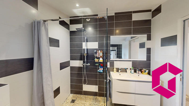 Maison - 99 m² - 4 pièces