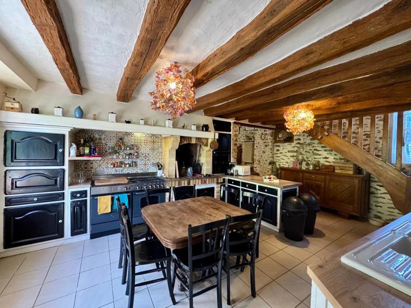 Maison - 281 m² - 9 pièces