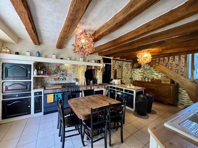 Maison - 281 m² - 9 pièces