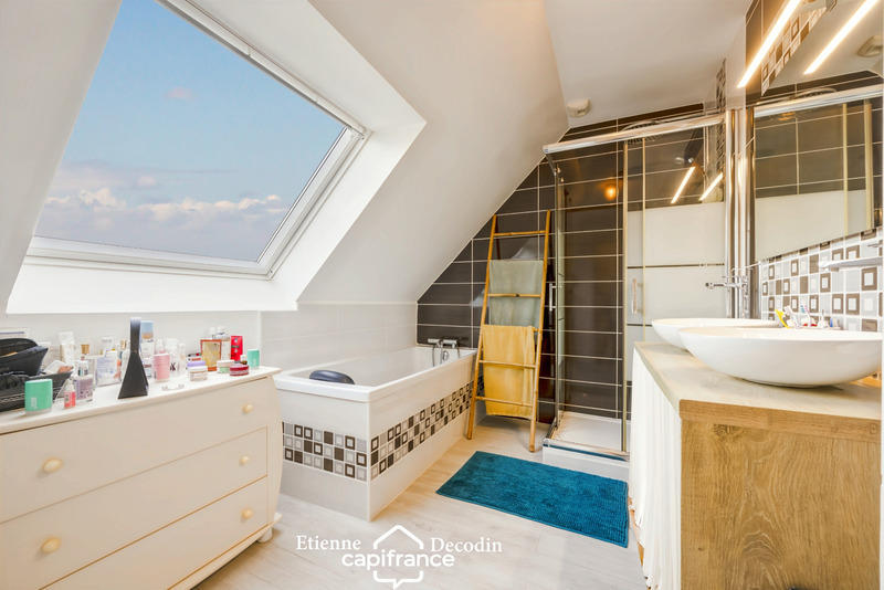 Maison - 101 m² - 5 pièces