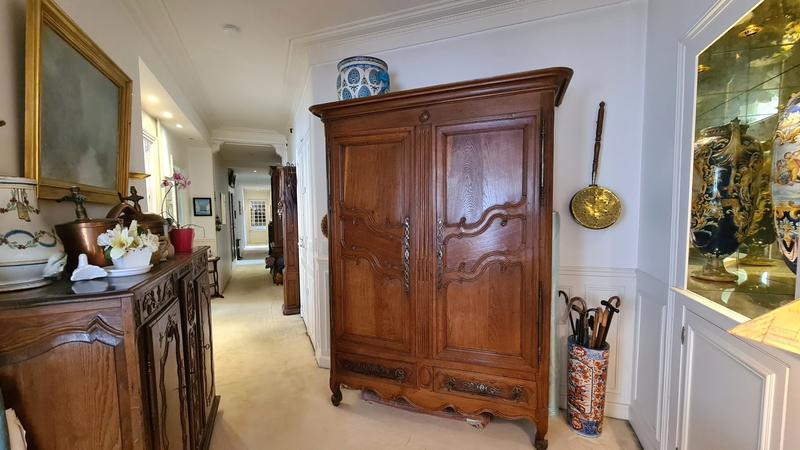 Appartement - 206 m² - 9 pièces