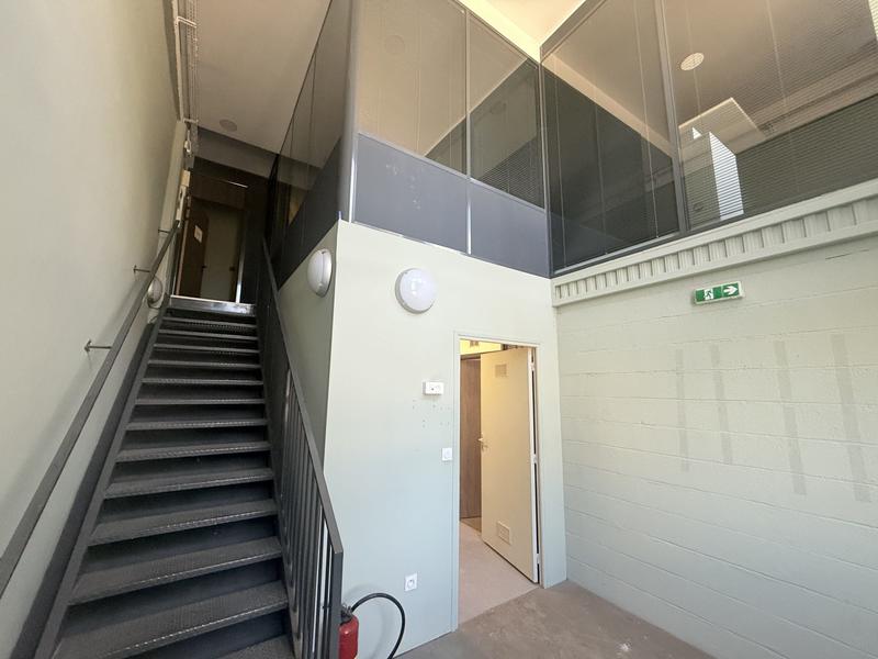 Local d'activités - 161 m²