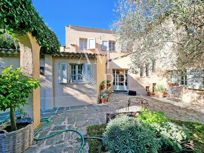 Maison - 290 m² - 7 pièces