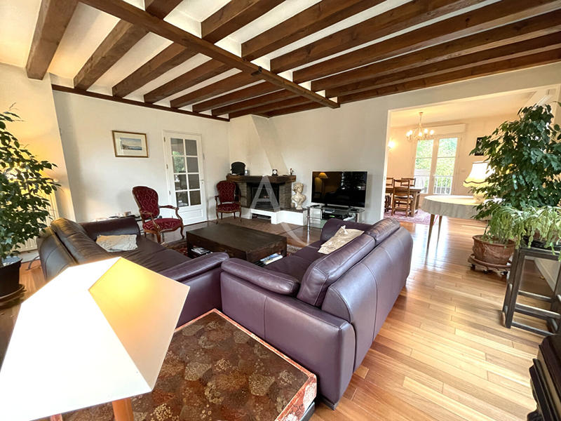 Maison - 251 m² - 8 pièces