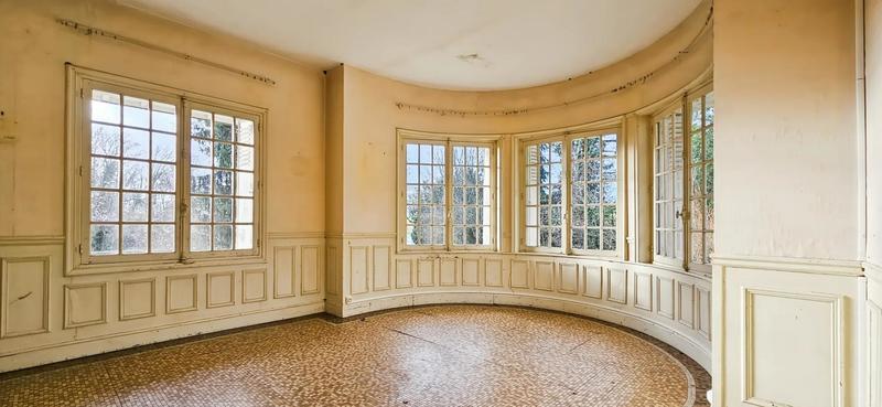 Maison - 220 m² - 9 pièces