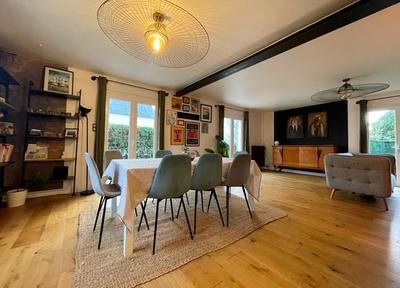 Propriété - 203 m² - 9 pièces