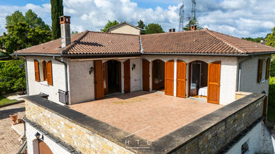 Maison - 233 m² - 5 pièces