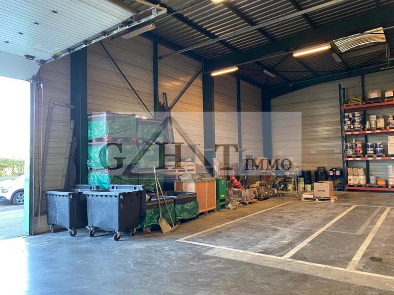 Entrepôt - 751 m²