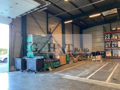 Entrepôt - 751 m²