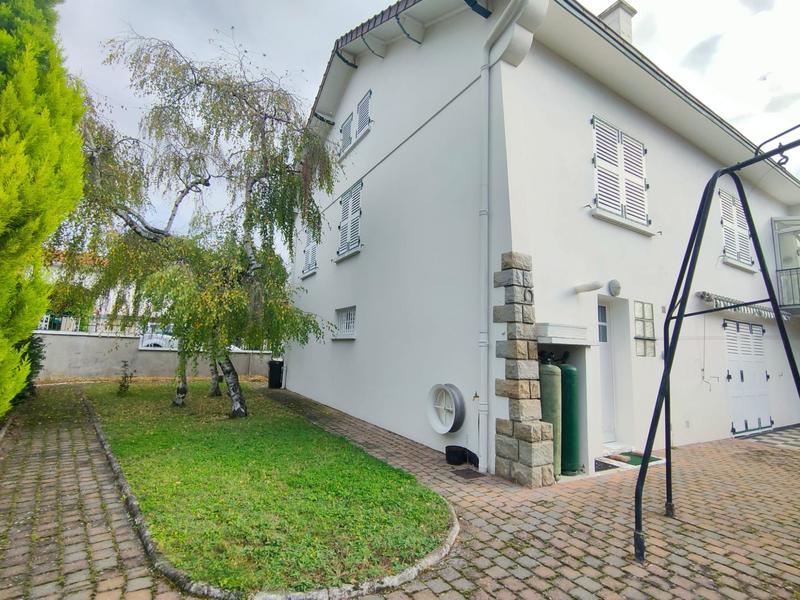 Maison ancienne - 190 m² - 9 pièces