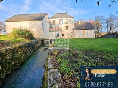 Moulin - 250 m² - 7 pièces