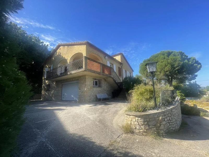 Maison - 228 m² - 9 pièces